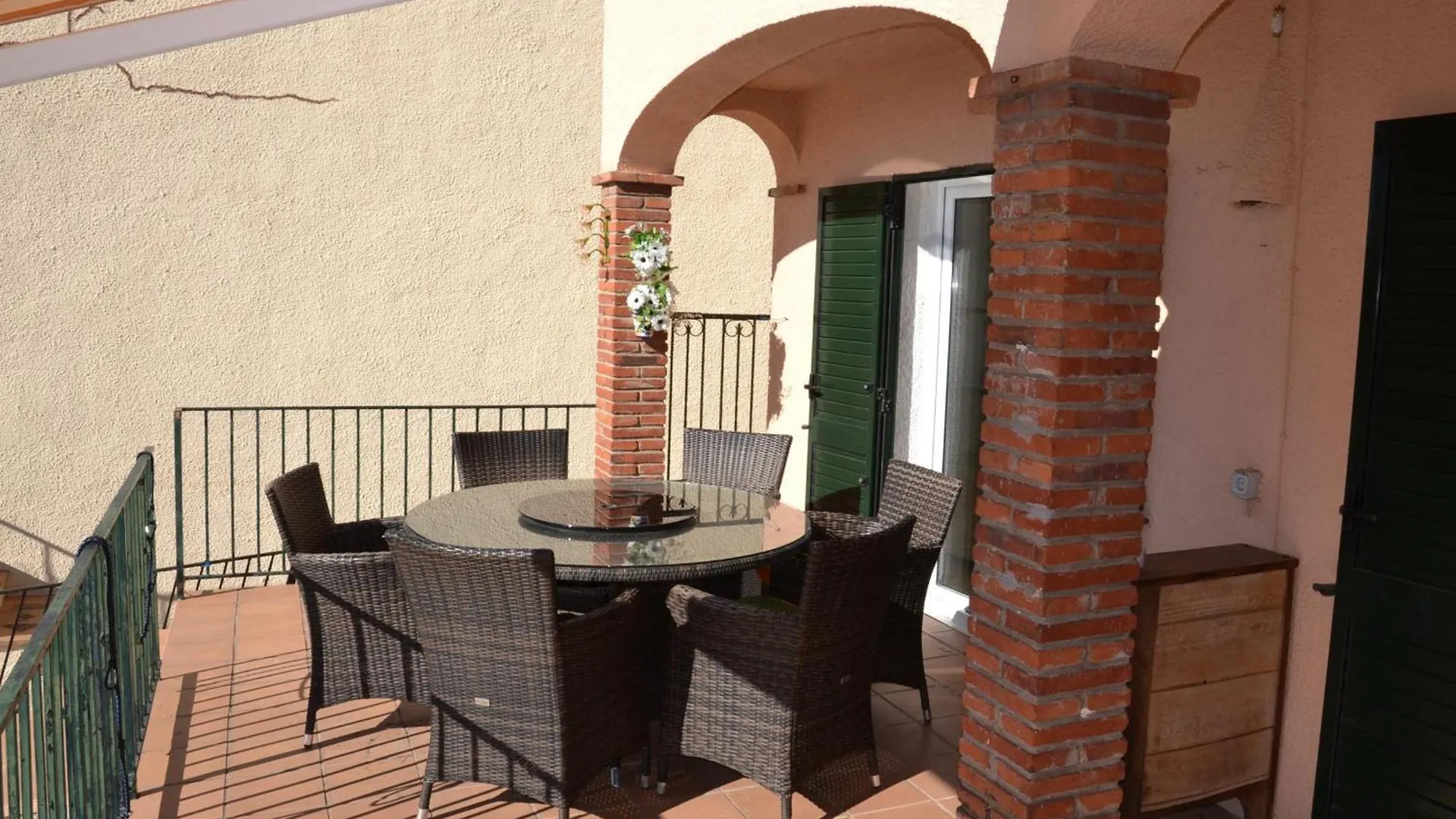 Semesterbostad Casa Bien Cuidada Con Piscina Comunitaria, Terrazas Y Cerca De La Playa En L'Estartit - Es-323-42 Villa